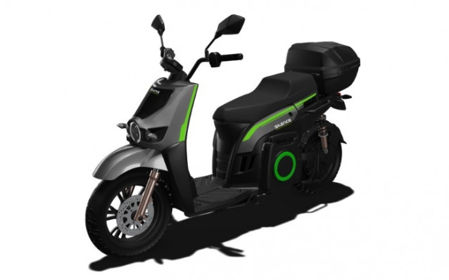 Archivo - La nueva scooter de silence S02 LS.