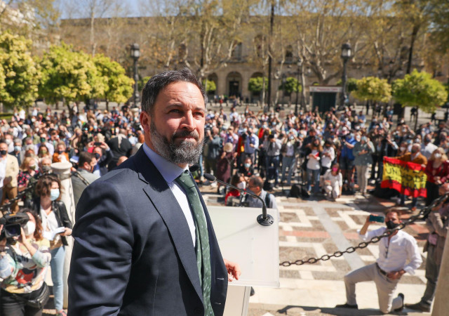 El presidente de Vox, Santiago Abascal, en un acto en la Plaza Nueva de Sevilla.