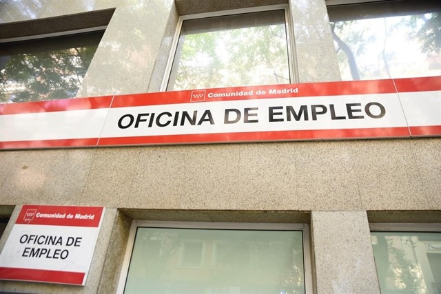 Archivo - Imagen de archivo de una oficina de empleo.