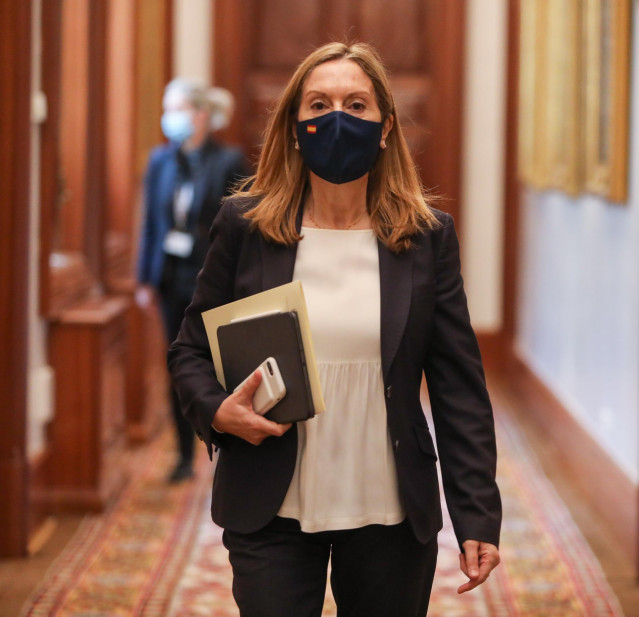 La vicepresidenta tercera del Congreso y 'número dos' del PP en Madrid, Ana Pastor, se dirige a la Sala Mariana de Pineda para participar en la reunión de la Mesa del Congreso de los Diputados, en Madrid (España), a 16 de marzo de 2021.