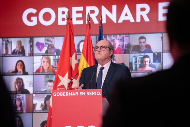 El candidato del PSOE a la Presidencia de la Comunidad de Madrid, Ángel Gabilondo, durante un encuentro virtual con alcaldes socialistas en la sede del PSOE, en Ferraz.