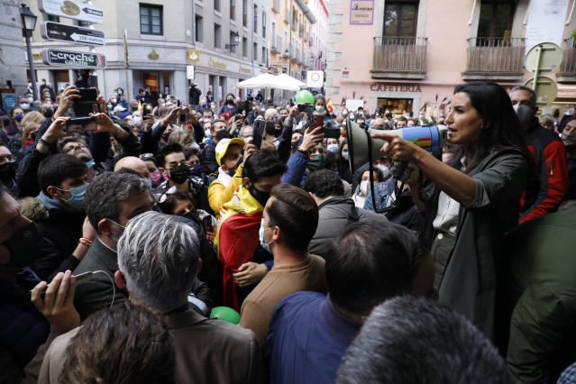 La candidata de Vox a la Presidencia de Madrid, Rocío Monasterio, en el acto de precampaña de Vox en la plaza de San Lorenzo en San Lorenzo de El Escorial.