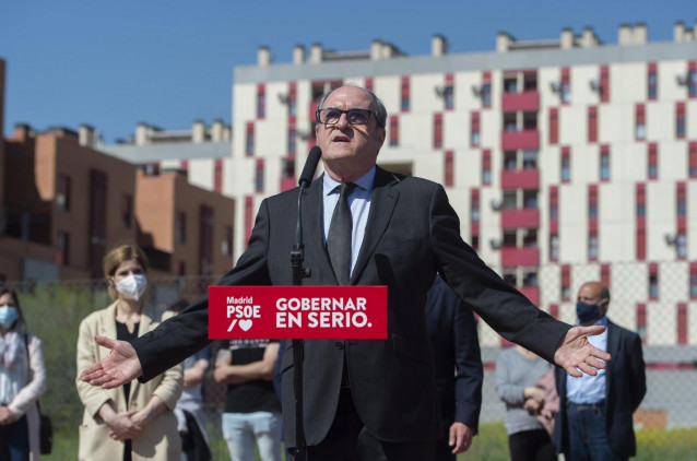 El candidato socialista a la Presidencia de la Comunidad de Madrid, Ángel Gabilondo, durante una visita al municipio de Parla, a 5 de abril de 2021, en Parla, Madrid, (España), a 5 de abril de 2021. Con el lema ‘Gobernar en serio’, Gabilondo ha recorrido