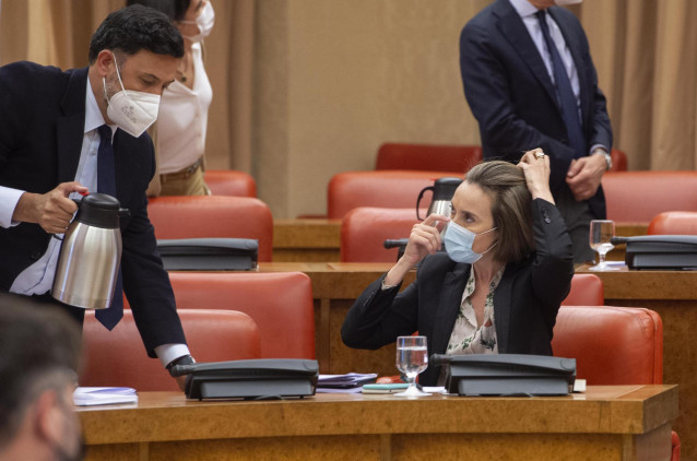 La portavoz del PP en el Congreso de los Diputados, Cuca Gamarra, y su portavoz adjunto Guillermo Mariscal durante una Junta de Portavoces en el Congreso