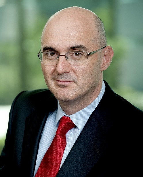 Archivo - Economía/Finanzas.- José Luis de Mora (Santander), nuevo presidente de CFA Society Spain