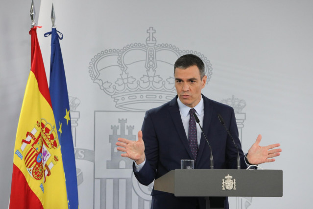 El presidente del Gobierno, Pedro Sánchez, interviene en una rueda de prensa tras la reunión del Consejo de Ministros en Moncloa, a 13 de abril de 2021, en Madrid (España).