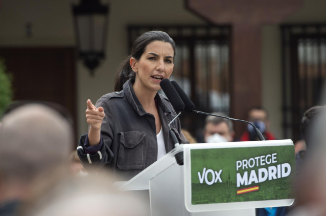 La candidata de Vox a la Presidencia de la Comunidad de Madrid, Rocío Monasterio, durante un acto de precampaña en la plaza de la Constitución del Ayuntamiento de Pinto.