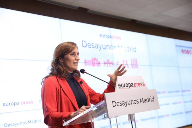 La candidata de Más Madrid a la Presidencia de la Comunidad, Mónica García, interviene en un desayuno informativo organizado por Europa Press