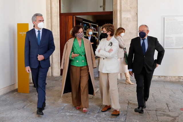 (I-D) El delegado del Gobierno en CyL, Javier Izquierdo, la vicepresidenta primera del Gobierno, Carmen Calvo, la directora del Museo Nacional de Escultura de Valladolid, María Bolaños y el subdelegado del Gobierno en Valladolid, Emilio Álvarez.