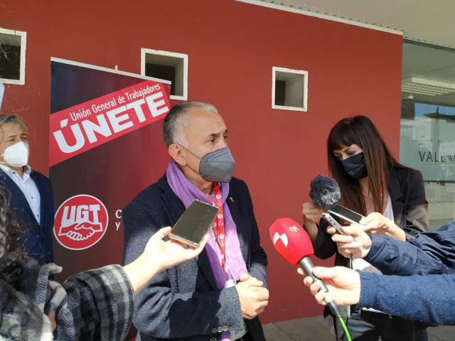 Pepe Álvarez atiende a los medios en Valladolid con motivo del Congreso Regional de UGT.