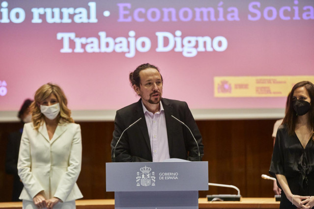 El vicepresidente segundo y ministro de Derechos Sociales y Agenda 2030 saliente, Pablo Iglesias, interviene durante el traspaso de carteras ministeriales, en Madrid (España), a 31 de marzo de 2021.