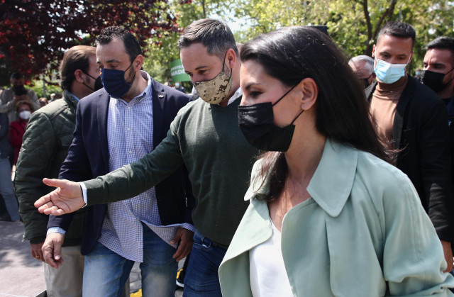 El presidente de Vox, Santiago Abascal y la candidata de Vox a la Presidencia de la Comunidad de Madrid, Rocío Monasterio