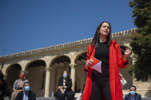 La presidenta de Ciudadanos, Inés Arrimadas, durante un mitin en El Molar (Madrid), respaldando la candidatura de Edmundo Bal a la Presidencia de la Comunidad de Madrid.