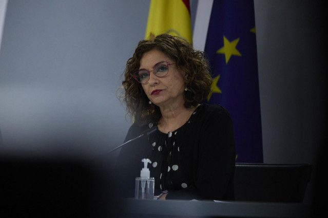 La ministra portavoz y ministra de Hacienda, María Jesús Montero, durante una rueda de prensa, a 20 de abril de 2021, en el Palacio de la Moncloa, Madrid, (España). Durante la rueda de prensa han informado sobre las medidas aprobadas en la reunión del Con