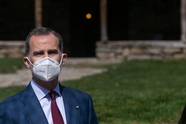El Rey Felipe VI durante su visita a la iglesia románica de Santa Coloma, en Andorra la Vella (Andorra)