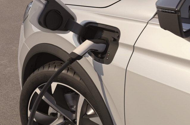 Archivo - Cargador de coche electrificado.