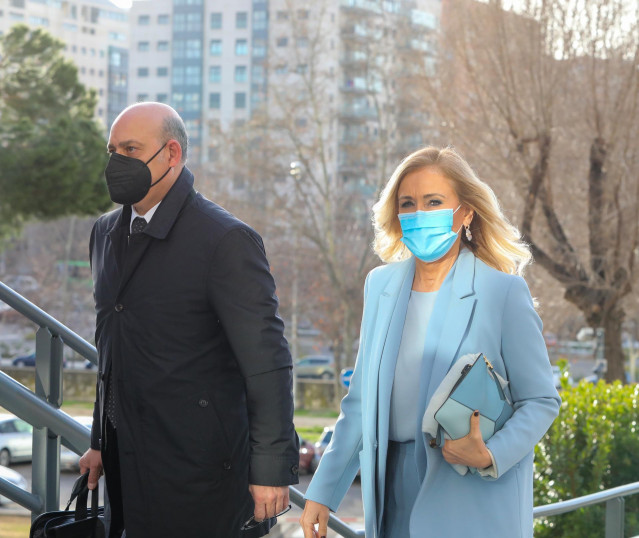 Archivo - La expresidenta de la Comunidad de Madrid, Cristina Cifuentes, acompañada de su abogado, José Antonio Choclán, En una imagen de archivo