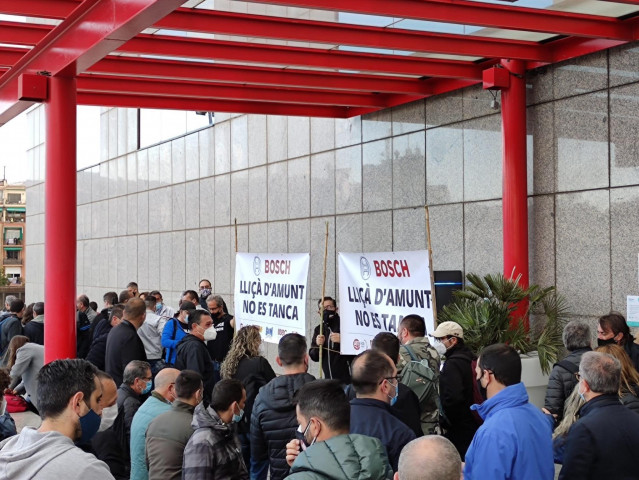 Trabajadores de la planta de Bosch en Lliçà d'Amunt (Barcelona) se concentran en Barcelona, en una imagen de archivo