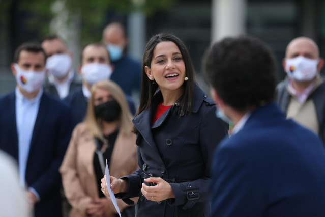 La presidenta de Ciudadanos, Inés Arrimadas interviene durante un acto electoral en Rivas, a 22 de abril de 2021 en Madrid (España).