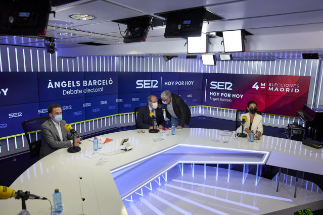 El candidato de Cs, Edmundo Bal; el candidato del PSOE, Ángel Gabilondo; y la candidata de Vox, Rocío Monasterio, minutos antes de que de comienzo un debate electoral organizado por la cadena SER