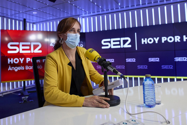 La candidata de Más Madrid, Mónica García, minutos antes de que de comienzo un debate electoral organizado por la cadena SER