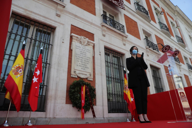 Archivo - La presidenta de la Comunidad de Madrid, Isabel Díaz Ayuso, preside el acto de celebración de la fiesta de la Comunidad de Madrid, este sábado 2 de mayo, en la que se ha rendido homenaje a los servicios sanitarios, bomberos y protección civil as