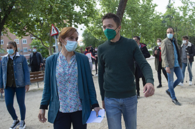 (I-D) La candidata de Más Madrid a la Presidencia de la Comunidad de Madrid, Mónica García, y el líder de Más País, Íñigo Errejón, durante el acto ‘El Sur nos importa’