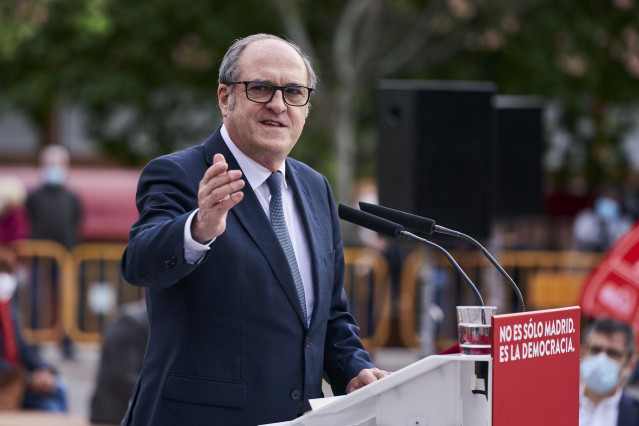 El candidato del PSOE a la Presidencia de la Comunidad de Madrid, Ángel Gabilondo, durante un acto electoral en Alcorcón