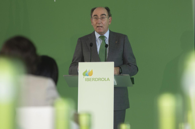 Archivo - El presidente de Iberdrola, Ignacio Sánchez Galán, durante su intervención en la inauguración de la planta Andévalo de Iberdrola, primer proyecto fotovoltaico de la compañía en Andalucía. En Puebla de Guzmán (Huelva, Andalucía, España), a 30 de