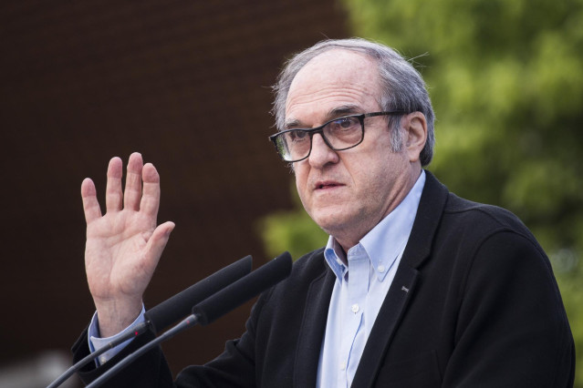 El candidato del PSOE a la Presidencia de la Comunidad de Madrid, Ángel Gabilondo, durante un acto del partido en el barrio de Aluche a 1 de mayo de 2021, en Madrid (España).