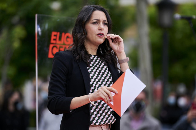 La presidenta de Ciudadanos, Inés Arrimadas, en un acto electoral en la Plaza de Chamberí de Madrid.