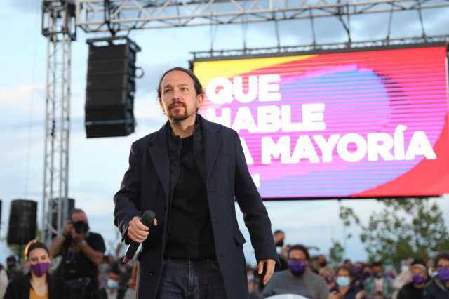 El candidato de Unidas Podemos a la presidencia de la Comunidad de Madrid y secretario general de Podemos, Pablo Iglesias interviene durante el acto de cierre de campaña en Vicálvaro