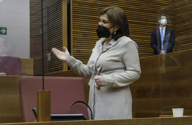 Archivo - La presidenta del PPCV, Isabel Bonig, durante una sesión de control