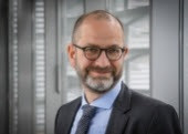 Kempf, de 57 años, ocupaba  desde 2017 el cargo de director internacional de Comunicación, Marca, Eventos y Motorshows de Opel/Vauxhall.