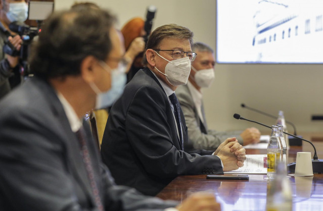 El president de la Generalitat, Ximo Puig (c), en imagen de archivo