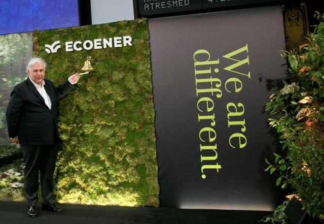 El presidente de Ecoener, Luis de Valdivia, en el toque de campana de salida a Bolsa de la compañía