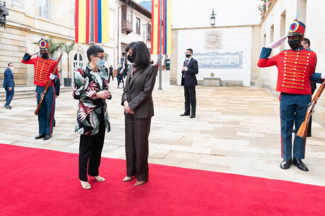 Archivo - La ministra de Asuntos Exteriores, Arancha Gonzáles Laya, y la canciller de Colombia, Claudia Blum, durante la visita de la primera a Bogotá