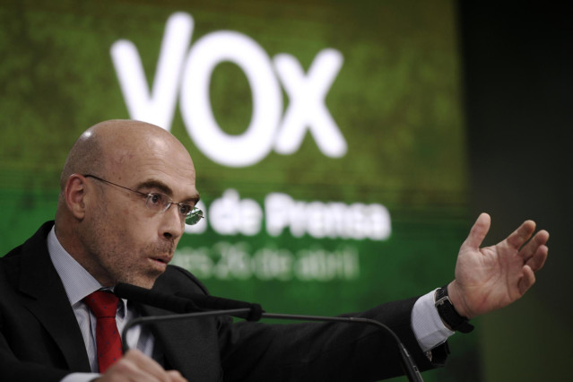 El vicepresidente primero de Acción Política y eurodiputado de Vox, Jorge Buxadé comparece en una rueda de prensa.