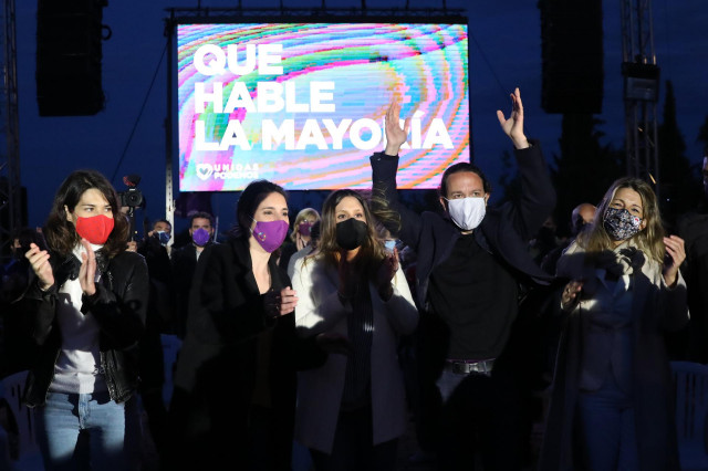 (I-D) La 'número 2' del partido para las elecciones a la Asamblea de Madrid, Isa Serra; la ministra de Igualdad, Irene Montero; la `número 4´ del partido para las elecciones a la Asamblea de Madrid, Alejandra Jacinto; el candidato de Unidas Podemos a la p