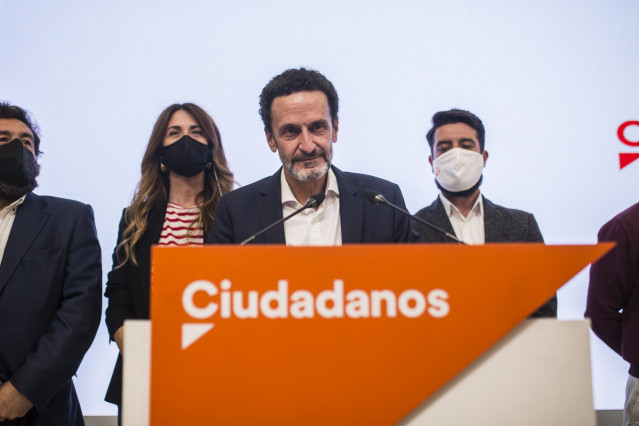El candidato de Ciudadanos a la Presidencia de la Comunidad de Madrid, Edmundo Bal, comparece en la sede del partido tras conocerse los resultados electorales.