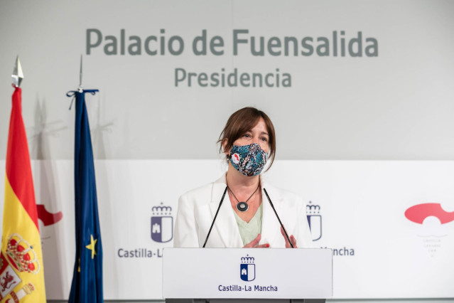 La consejera de Igualdad y portavoz del Gobierno regional, Blanca Fernández, comparece en rueda de prensa en el Palacio de Fuensalida para informar sobre los acuerdos del Consejo de Gobierno