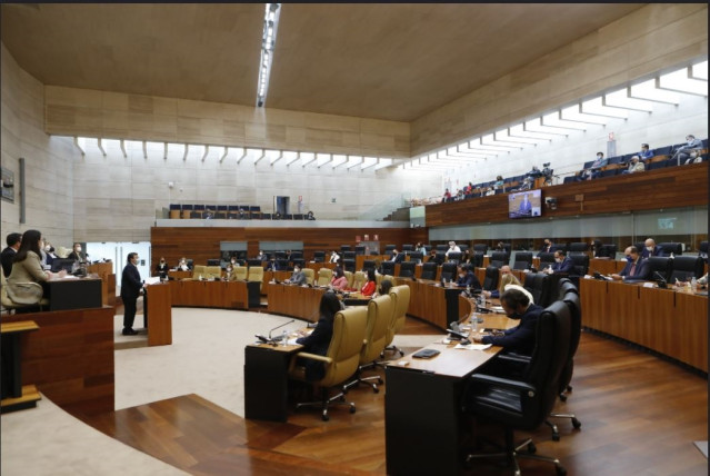 El presidente de la Junta, Guillermo Fernández Vara, en el debate sobre el estado de la región