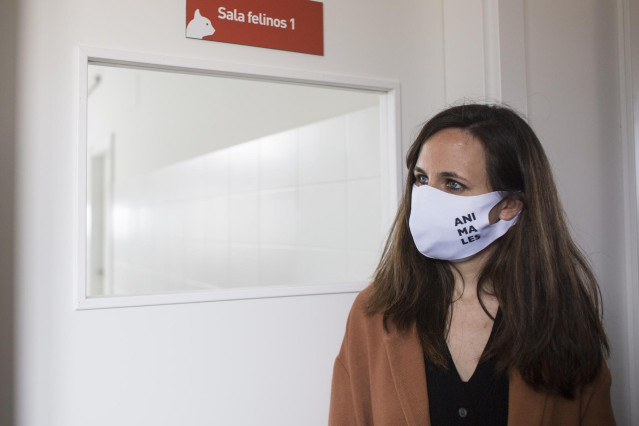 La ministra de Derechos Sociales y Agenda 2030, Ione Belarra, durante una visita al Centro de Integración de Protección Animal Rivas-Vaciamadrid (CIPAR), a 23 de abril de 2021, en Rivas-Vaciamadrid, Madrid (España).