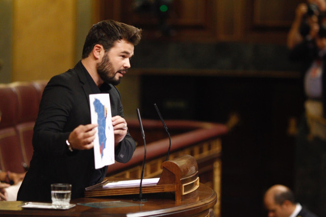 Archivo - El portavoz de ERC en el Congreso de los Diputados , Gabriel Rufián, en el debate de investidura