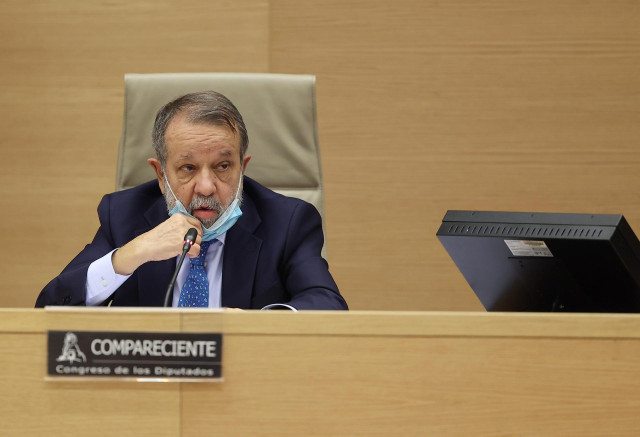 Archivo - El Defensor del Pueblo en funciones y Adjunto Primero, Francisco Fernández Marugán, minutos antes de comparecer en la Comisión Mixta de Relaciones en la Sala Prim del Congreso de los Diputados, en Madrid, (España), a 20 de octubre de 2020.