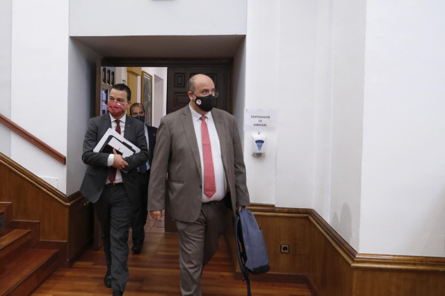 El vicepresidente de Castilla-La Mancha, José Luis Martínez Guijarro, en el pleno de las Cortes