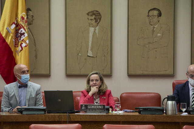La vicepresidenta segunda del Gobierno y ministra de Asuntos Económicos y Transformación Digital, Nadia Calviño, comparece en comisión de su departamento, en el Congreso de los Diputados, a 6 de mayo de 2021, en Madrid (España).