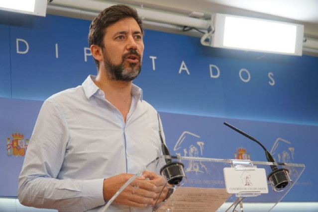 Archivo - El diputado de Galicia En Común, Antón Gómez-Reino
