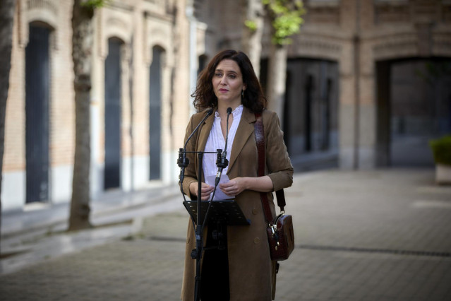 La presidenta de la Comunidad de Madrid y candidata a la reelección por el PP, Isabel Díaz Ayuso ofrece declaraciones a los medios después de ejercer su derecho a voto en el Colegio La Inmaculada-Marillac, a 4 de mayo de 2021, en Madrid (España). Un total