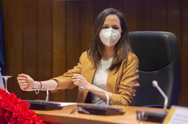 La ministra de Derechos Sociales y Agenda 2030, Ione Belarra, clausura el acto de conmemoración institucional del Día Internacional del Pueblo Gitano y del 50 Aniversario del Congreso de Londres en la Sede del Ministerio, en Madrid (España).